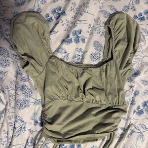 hollister green side scrunch top!!